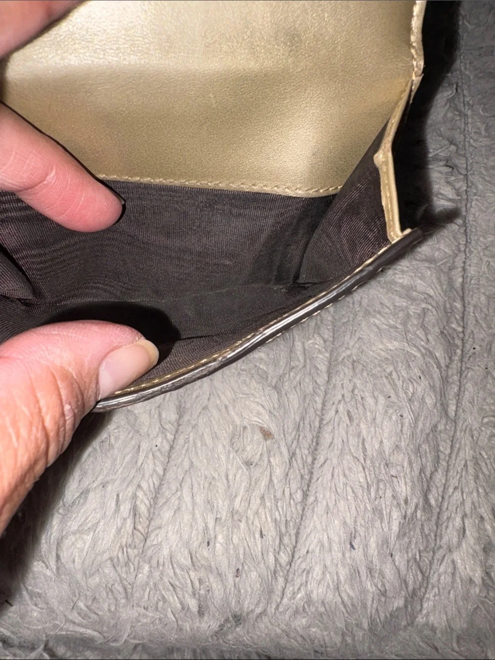 Gucci Gold Embossed GG Patent Leather Wallet with Bow Accent - Picture 5 of 9